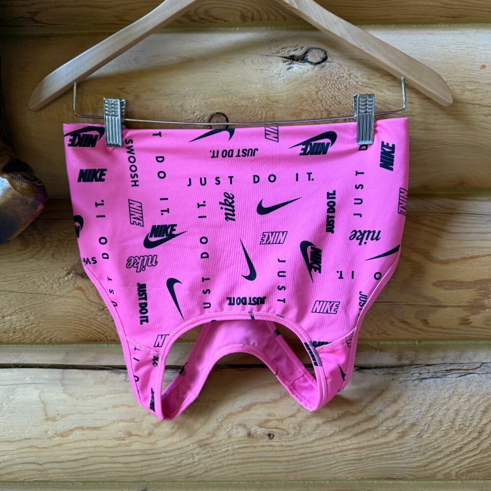 Nike Swoosh Sports Bra in Pink